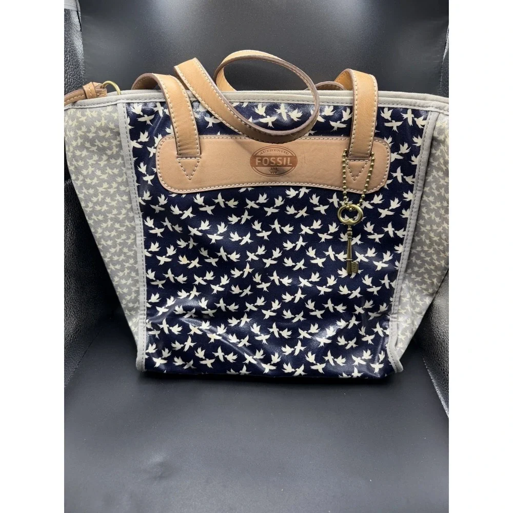 The FOSSIL keyper shopper tote
